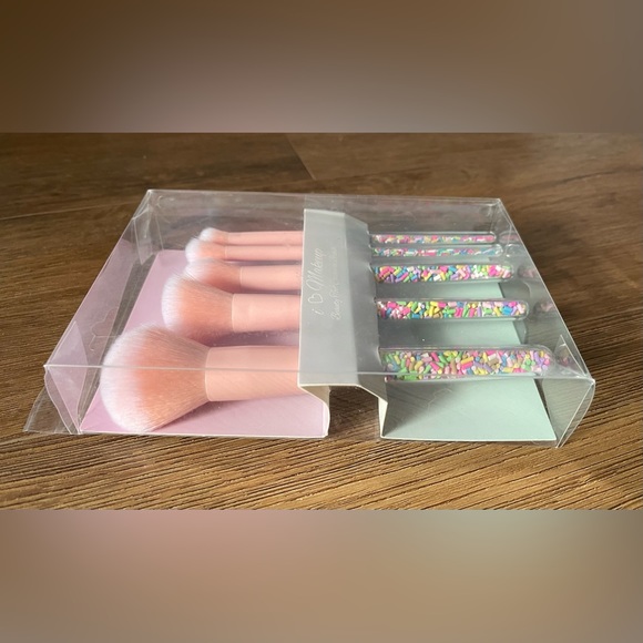 BRAND NEW Pink, Sprinkles Make Up Brushes Set - Picture 3 of 9